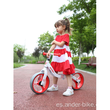 niño caminando bicicleta niños equilibrio bicicleta